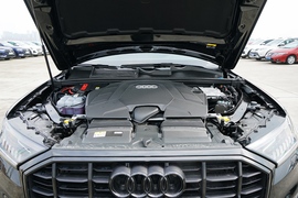 2022款奥迪Q7 55 TFSI quattro S line冰雪运动版