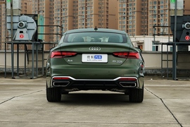 2022款奥迪A5 Sportback 45 TFSI quattro 臻选动感型