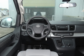 2022款上汽大通MAXUS G10 2.0T 手动超值版 汽油 7座