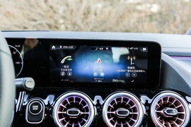 2022款奔驰EQA 300 4MATIC