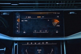 2022款奥迪Q8 55 TFSI 豪华动感型
