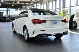 2022款奔驰 A 200 L 运动轿车动感型