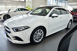 2022款奔驰 A 200 L 运动轿车动感型