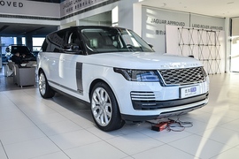 2022款路虎揽胜 3.0 L6 400PS 传世加长经典版