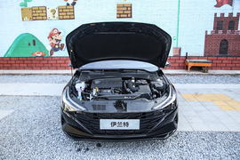 2022款现代伊兰特 240TGDi 黑骑士限量版