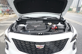 2022款凯迪拉克XT4 28T 两驱风尚型