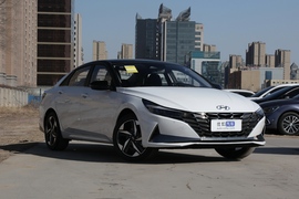 2022款现代伊兰特 1.5L CVT LUX尊贵版