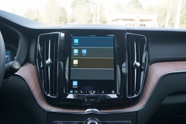 2022款沃尔沃XC60 T8 插电混动 四驱智远豪华版 改款