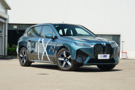 2022款宝马iX xDrive40