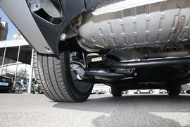 2022款路虎揽胜 3.0 L6 400PS 盛世加长版