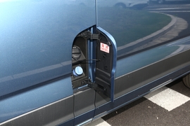 2022款上汽大通MAXUS V90 2.0T AMT运杰前驱短轴高顶后单胎6座