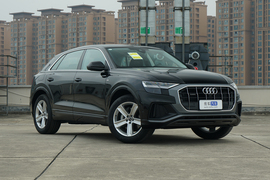 2022款奥迪Q8 45 TFSI 豪华动感型
