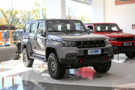2023款北京越野BJ40 2.0T 自动四驱环塔冠军版