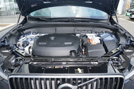 2023款沃尔沃XC60 T8 长续航四驱智雅豪华版