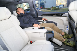 2022款极氪 ZEEKR 009 WE版