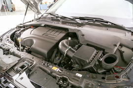 2022款路虎揽胜极光L 249PS R-Dynamic科林斯古铜特别版