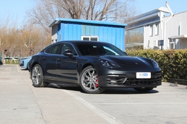 2023款保时捷Panamera 4S 2.9T