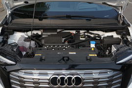2022款奥迪Q5 e-tron 40 e-tron 星耀型 机甲套装