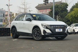 2022款奥迪Q5 e-tron 40 e-tron 星耀型 机甲套装