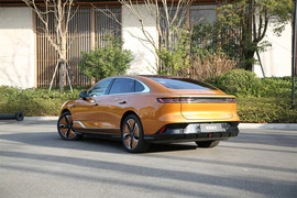 2023款岚图追光 长续航旗舰版