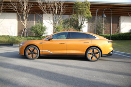 2023款岚图追光 长续航旗舰版