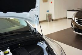 2013款标致3008 2.0L手动经典版