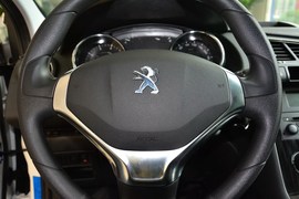 2013款标致3008 2.0L手动经典版