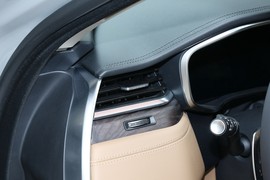 2023款捷豹XFL 2.0T P250 两驱尊享豪华鎏金版
