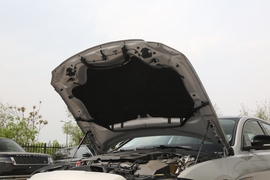 2023款捷豹XFL 2.0T P250 两驱尊享豪华鎏金版