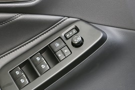 2023款丰田亚洲龙 双擎 2.5L 豪华版