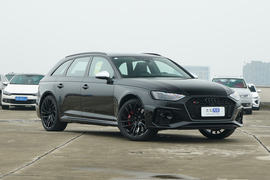 2022款奥迪RS4 Avant 黑曜版
