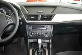 2013款宝马X1 sDrive18i时尚型