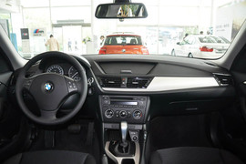 2013款宝马X1 sDrive18i时尚型