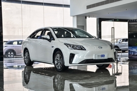 2023款埃安AION S 炫 530 48.67kWh 磷酸铁锂