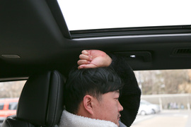后排头部空间