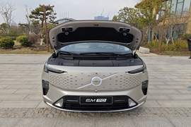 2025款沃尔沃EM90 Ultra 六座