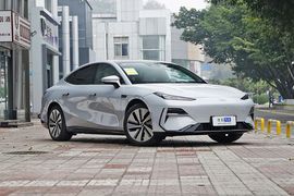 2024款吉利银河E8 665km 星舰 远航版