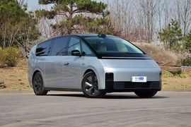 2024款理想MEGA Ultra