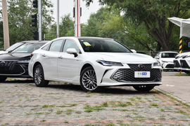 2024款丰田亚洲龙 双擎 2.5L XLE尊贵版
