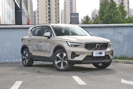 2024款沃尔沃XC40 B4 四驱智远豪华版