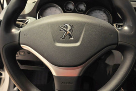 2013款标致308 1.6L手动优尚型