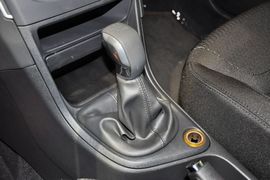 2013款标致308 1.6L手动优尚型