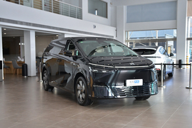 2024款小鹏X9 610长续航Pro