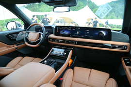 2024款林肯飞行家 3.0T V6 四驱奢雅版 六座