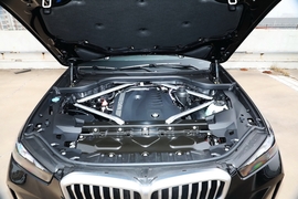 2023款宝马X5 xDrive 40Li 尊享型M运动曜夜套装