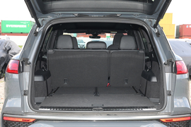 2024款奥迪Q6 45 TFSI quattro 影武士版 7座