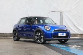 2025款MINI 2.0T COOPER S 艺术家 五门版