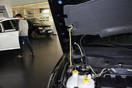 2014款Jeep指南者2.0L改款两驱精英版