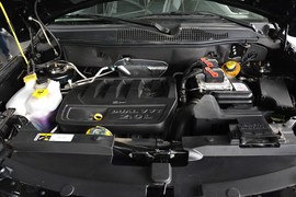 2014款Jeep指南者2.0L改款两驱精英版
