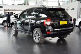 2014款Jeep指南者2.0L改款两驱精英版